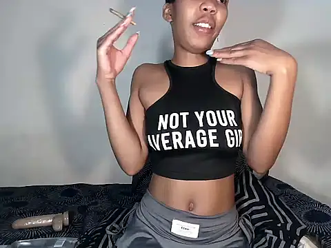 MinnieBee101's cam snapshot