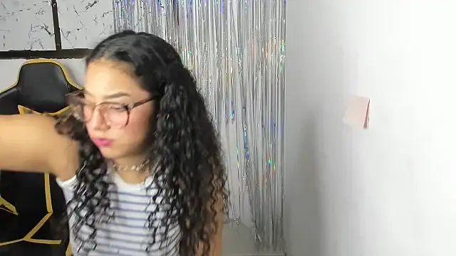 emily_stars1's cam snapshot