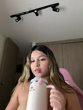 lunablossom_'s cam snapshot