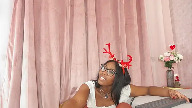 ThianaLopez's cam snapshot