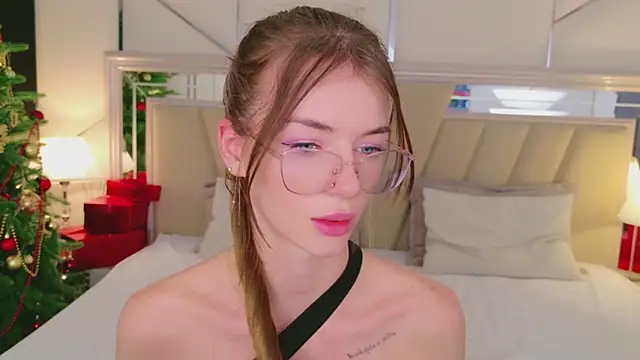 MeganMour's cam snapshot