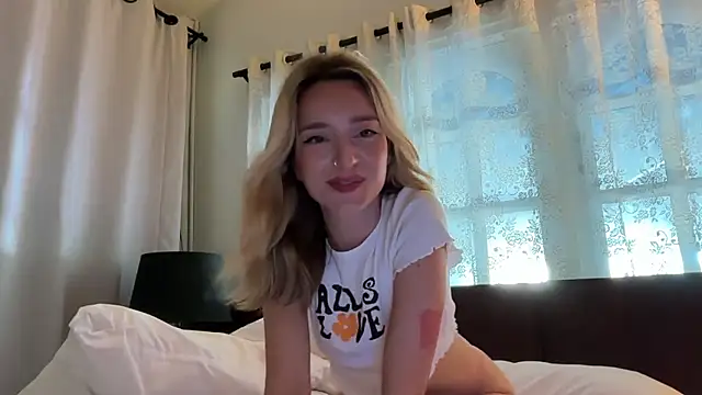 SirenaBelle live sex cam