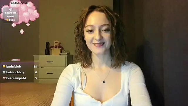 white_liillyy's cam snapshot