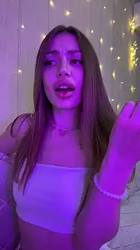 Elizabeth_Tay's cam snapshot