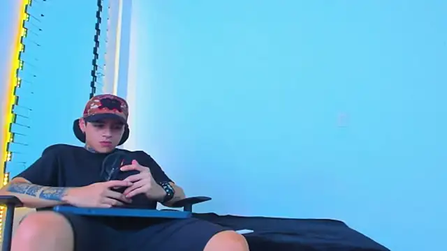 HOT_boy2025 live sex cam