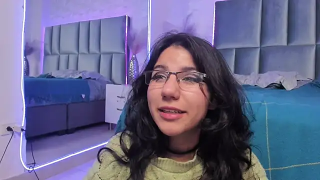 HollyPeach's cam snapshot