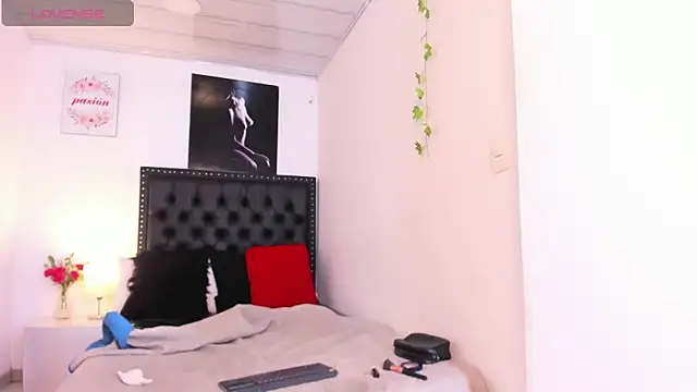 ScarlettVell live sex cam