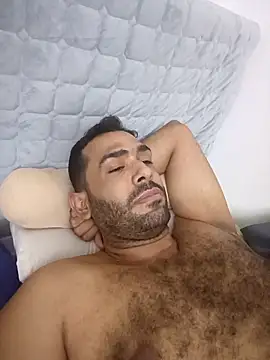 AlphaLatinoBear live sex cam