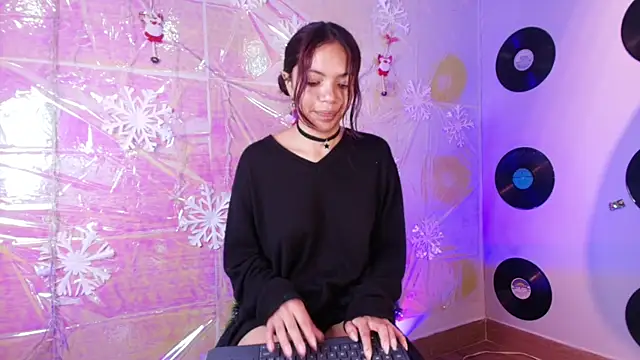 goddess_julieta's cam snapshot