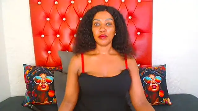 GaggingQueen32's cam snapshot