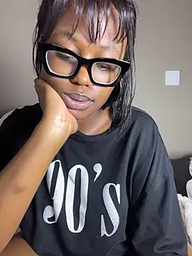 Moonzy77 live sex cam