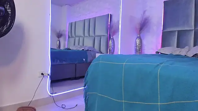 HollyPeach's cam snapshot