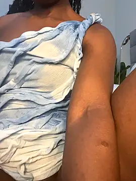 Prettybooty02's cam snapshot