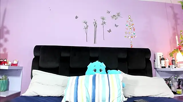 KendallWings's cam snapshot