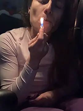 GoldenPussy1329's cam snapshot