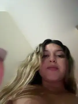 lunablossom_'s cam snapshot