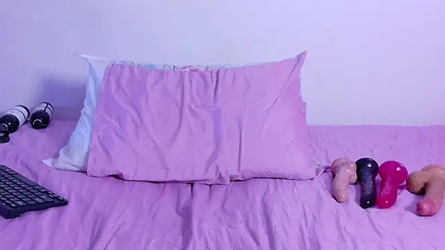 cutepetitee's cam snapshot