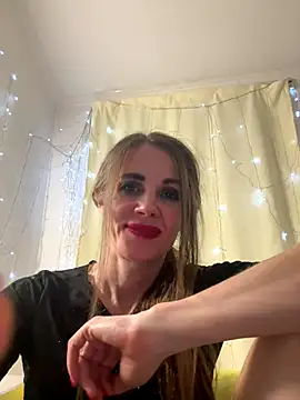 LucieMack's cam snapshot