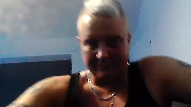 Bendoverbetty3's cam snapshot