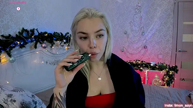 LillyMoure_'s cam snapshot