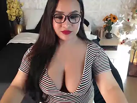 Hotcum_ella live sex cam