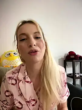 Ella_Charm's cam snapshot