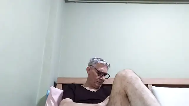 BIGUNCUTHARDCOCK live sex cam