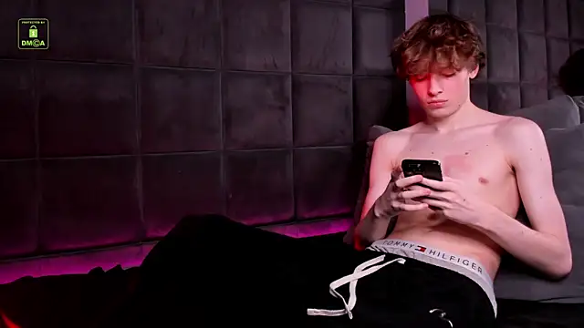 Kevin_Garsia live sex cam