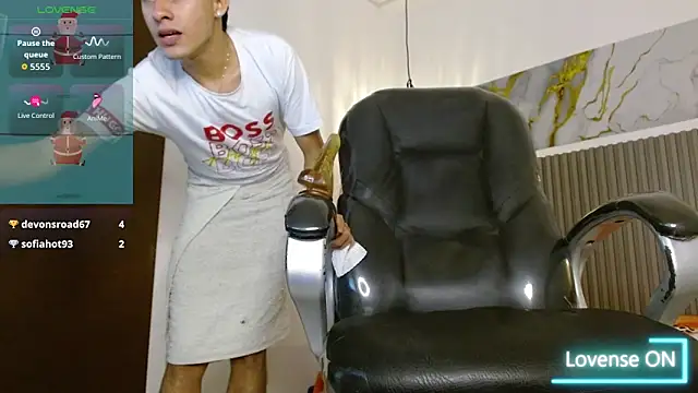 Dyla_n18 live sex cam