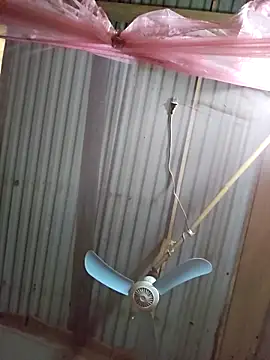 Squirrel-Pear live sex cam