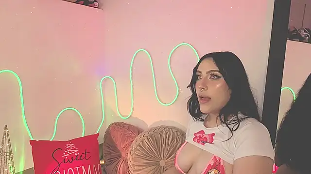 ashlynnlowe_'s cam snapshot