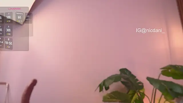 nicdani_1's cam snapshot