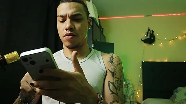 AlphaMasterXxx live sex cam