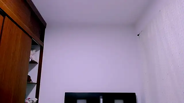 emely_sexx20's cam snapshot