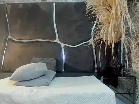 Lunna_Fuego live sex cam