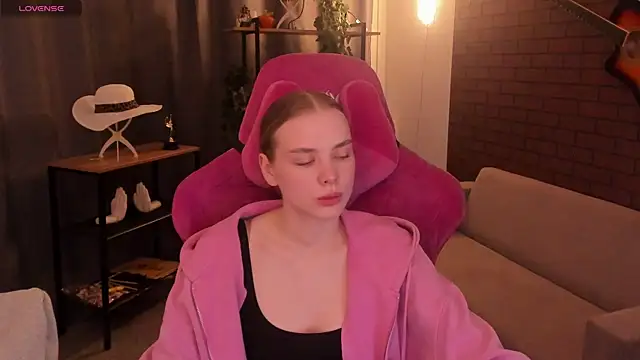 BellaHaadiid live sex cam