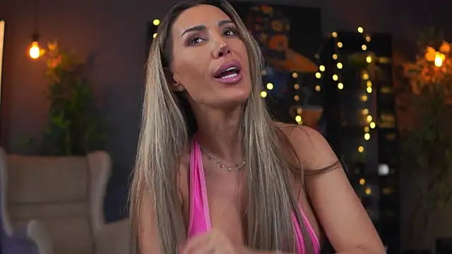 Evelyn_Evyyy live sex cam