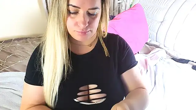 JuicyMillena's cam snapshot