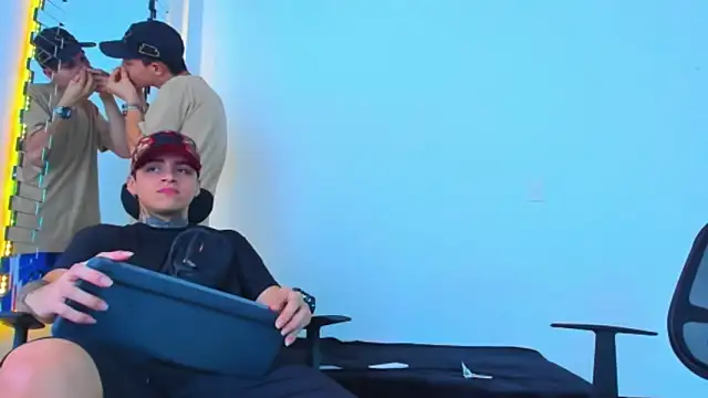 HOT_boy2025's cam snapshot