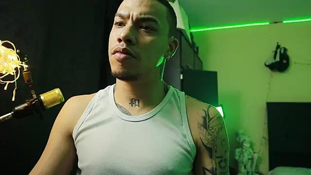 AlphaMasterXxx's cam snapshot