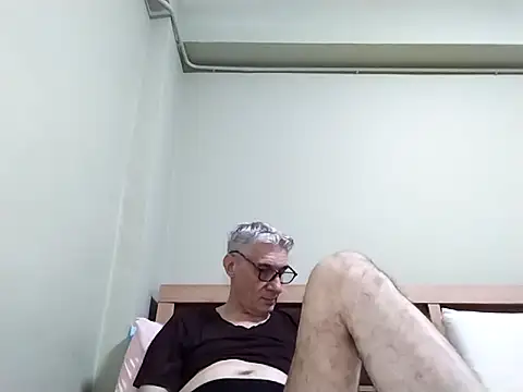 BIGUNCUTHARDCOCK live sex cam