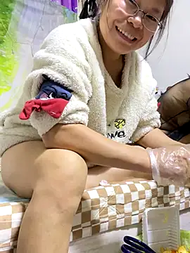 Yes-Baby-A live sex cam