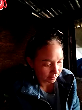 kemtuoi-sex's cam snapshot