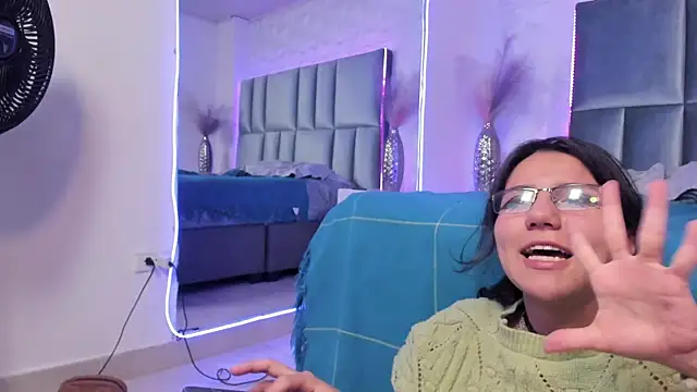 HollyPeach's cam snapshot