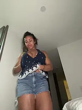 Brunettexio live sex cam