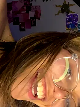 maisie_goldxx's cam snapshot