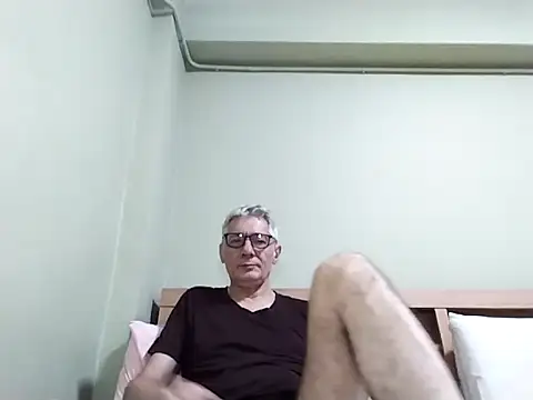 BIGUNCUTHARDCOCK live sex cam