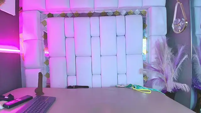 SaraLondon13's cam snapshot