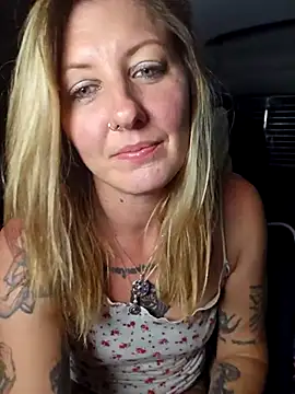 SheIsSomething live sex cam