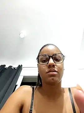 Bella_missandei live sex cam